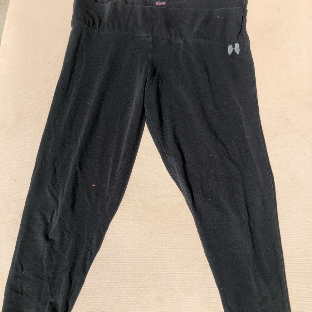 Victoria Secrets women’s cropped leggings